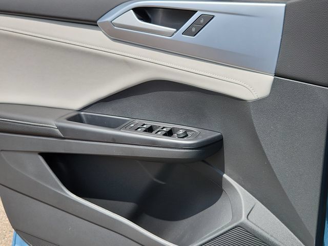 New 2026 Volkswagen Taos SE AWD/4WD image 21