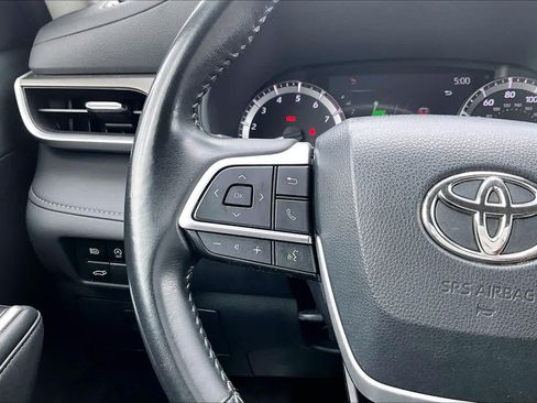 Used 2023 Toyota Highlander LE FWD image 23