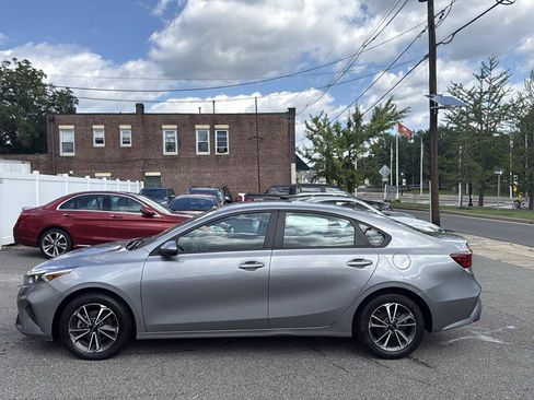 Used 2023 Kia Forte LXS w/ LXS Technology Package FWD image 4