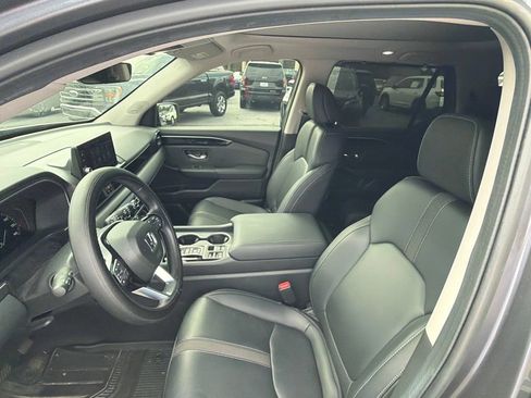 Used 2025 Honda Pilot Touring image 7