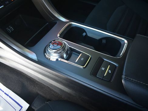 Used 2020 Ford Fusion SE FWD image 14