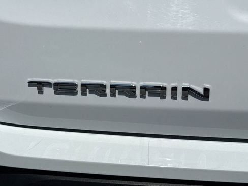 Used 2024 GMC Terrain SLE FWD image 9