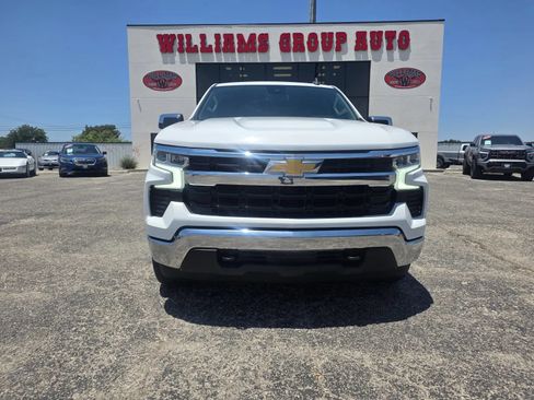 Used 2023 Chevrolet Silverado 1500 LT AWD/4WD image 2
