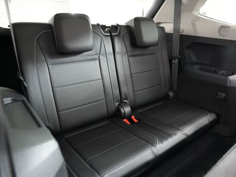 Used 2021 Volkswagen Tiguan SE w/ Panoramic Sunroof Package FWD image 32