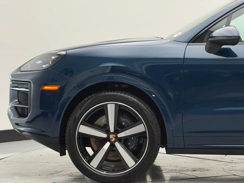 Certified 2025 Porsche Cayenne AWD/4WD image 50