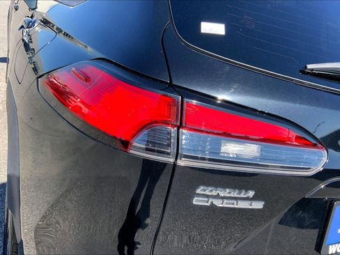 Used 2022 Toyota Corolla Cross XLE image 28
