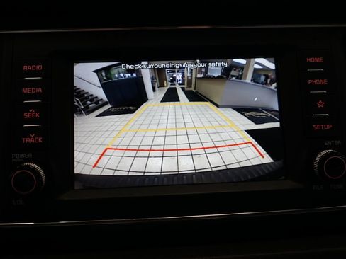 Used 2021 Kia Sedona LX image 8