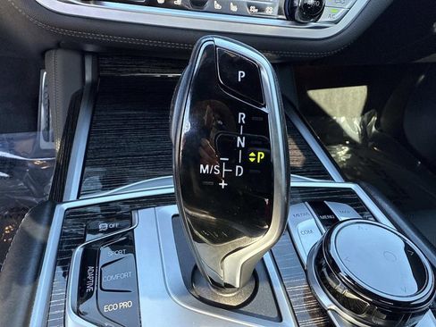 Used 2022 BMW 750i xDrive w/ Executive Package image 37