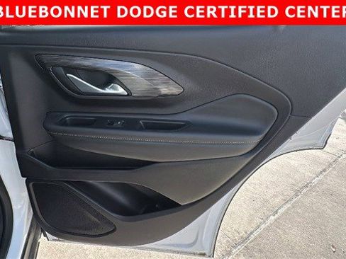 Used 2024 GMC Terrain SLT image 25