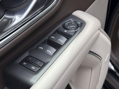 Used 2024 Chevrolet Tahoe LT AWD/4WD image 22