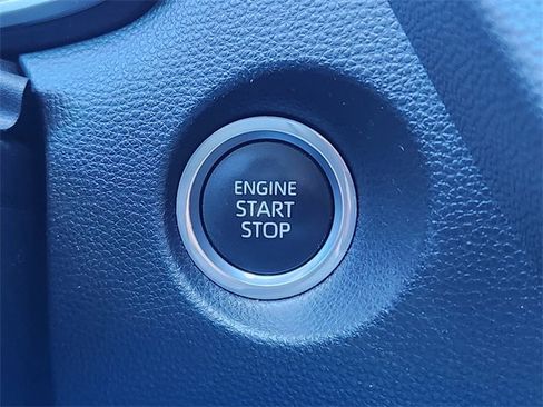 Used 2023 Toyota Corolla Cross XLE image 23