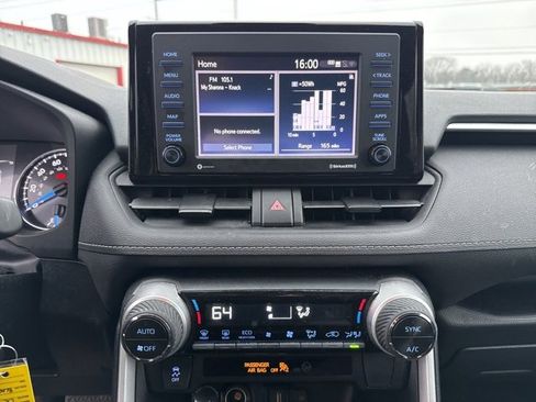 Used 2021 Toyota RAV4 LE image 13