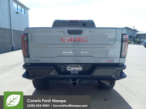 Used 2024 GMC Sierra 2500 AT4X image 4