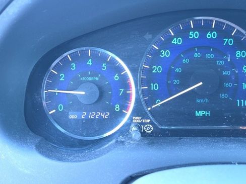 Used 2010 Toyota Sienna LE image 18