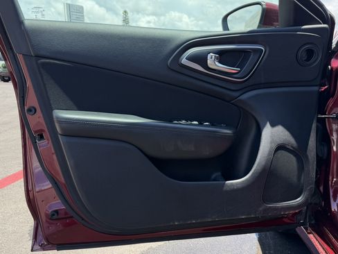 Used 2015 Chrysler 200 Limited w/ Convenience Group FWD image 9