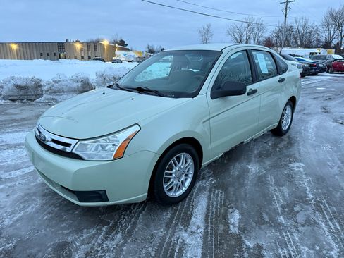 Used 2011 Ford Focus SE image 1