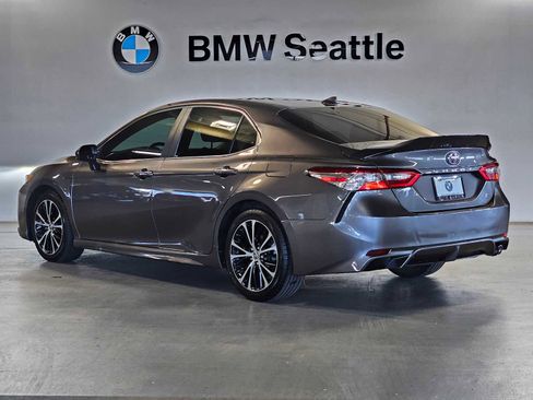 Used 2020 Toyota Camry SE FWD image 4