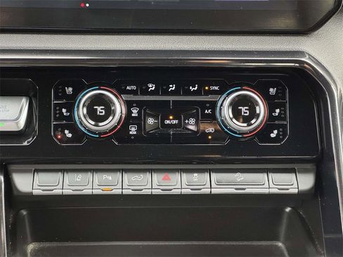 Used 2024 GMC Sierra 2500 AT4 w/ AT4 Preferred Package image 5