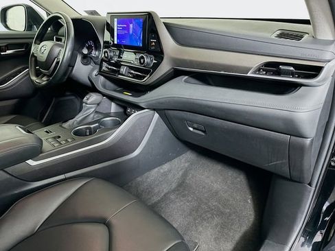 Used 2024 Toyota Highlander XLE image 27