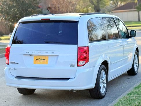 Used 2016 Dodge Grand Caravan SXT image 8