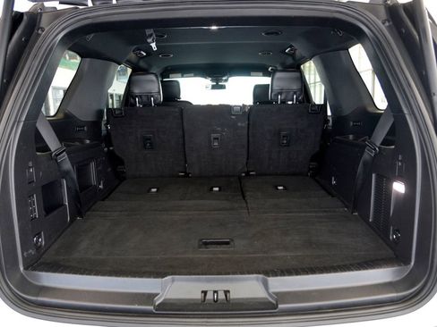 Used 2019 Ford Expedition XLT w/ Equipment Group 202A AWD/4WD image 32