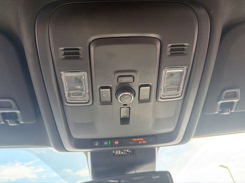 Used 2025 GMC Yukon XL Denali AWD/4WD image 39