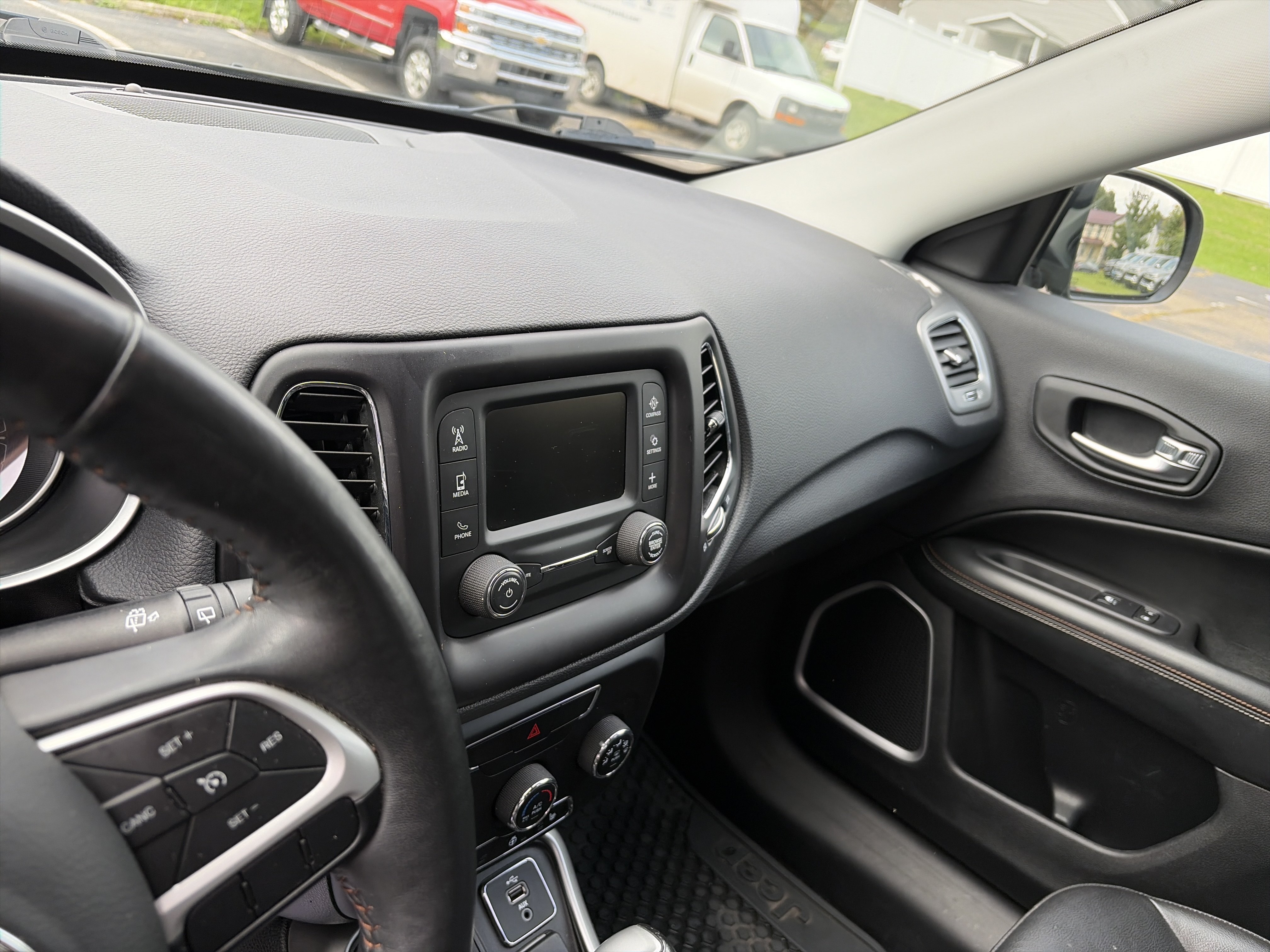 Used 2018 Jeep Compass Latitude w/ Cold Weather Group AWD/4WD image 12