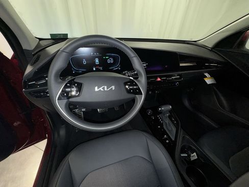 Certified 2025 Kia Niro EX Touring image 12