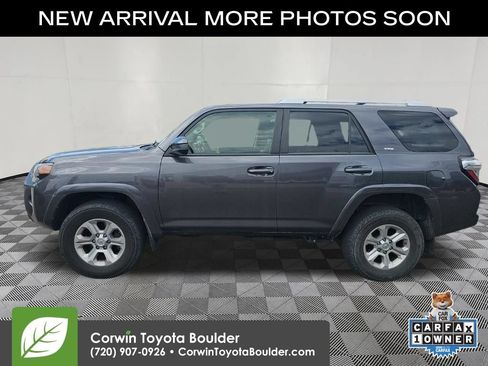 Used 2018 Toyota 4Runner SR5 AWD/4WD image 4