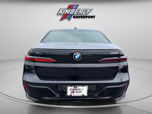Used 2025 BMW 740i xDrive w/ Premium Package AWD/4WD image 4