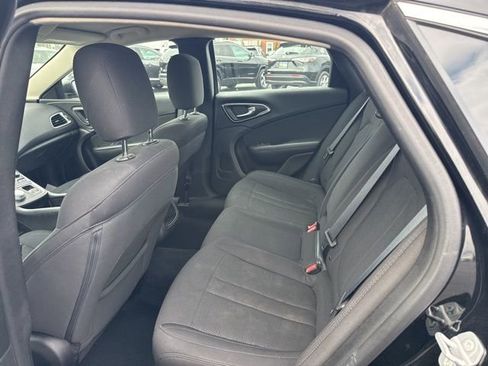 Used 2016 Chrysler 200 Limited image 6