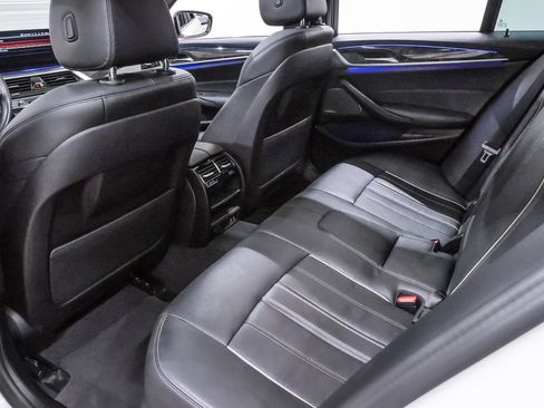 Used 2023 BMW 530i w/ Premium Package RWD image 11