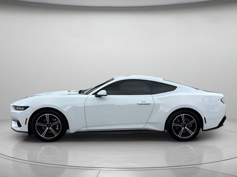 Used 2024 Ford Mustang Coupe RWD image 5