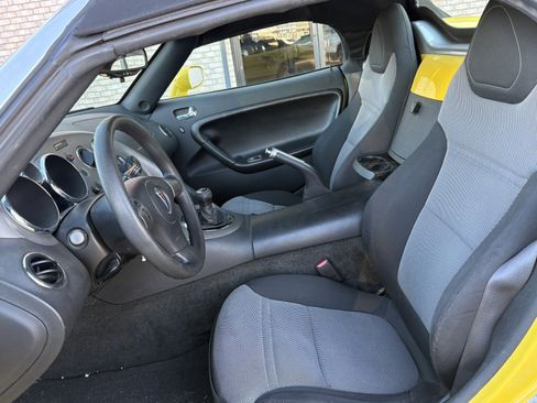 Used 2008 Pontiac Solstice Convertible w/ Preferred Package image 3