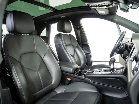 Used 2020 Porsche Macan Base image 25