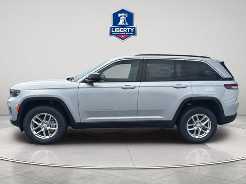 New 2025 Jeep Grand Cherokee Laredo X w/ Luxury Tech Group I AWD/4WD image 5