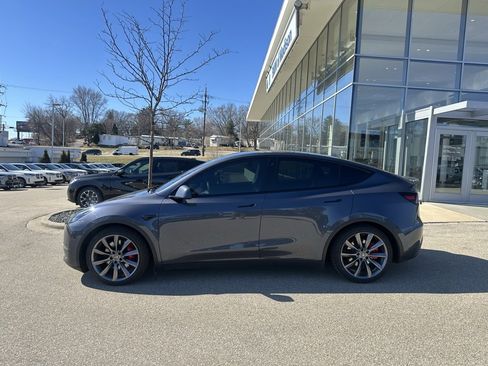 Used 2023 Tesla Model Y Performance image 5