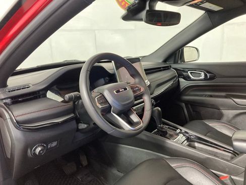 Used 2025 Jeep Compass Trailhawk AWD/4WD image 15