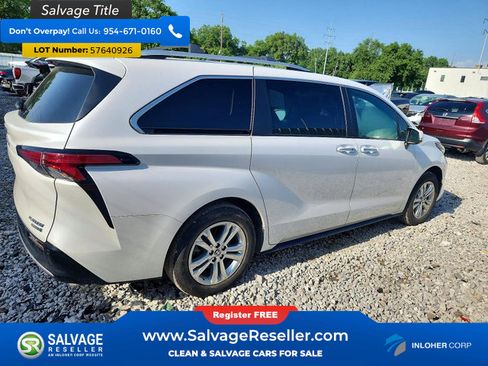 Used 2024 Toyota Sienna Platinum AWD/4WD image 4
