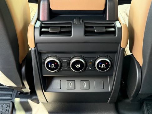 New 2026 Land Rover Defender 110 X-Dynamic SE AWD/4WD image 34