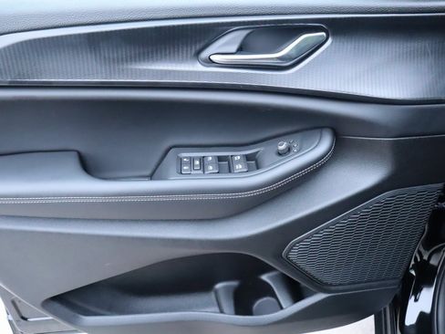 New 2025 Jeep Grand Cherokee Altitude image 16