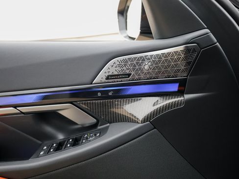 Used 2025 BMW M5 w/ Carbon Package image 22