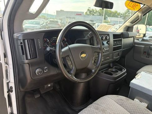 Used 2021 Chevrolet Express 3500 w/ Driver Convenience Package RWD image 10