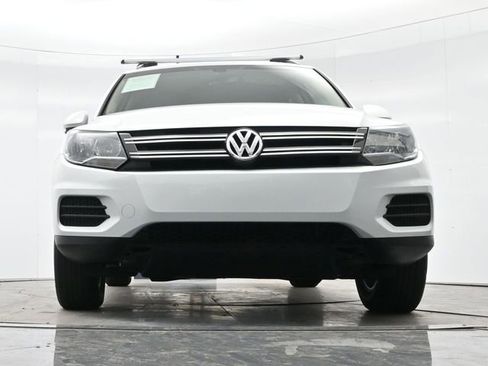 Used 2017 Volkswagen Tiguan S image 23