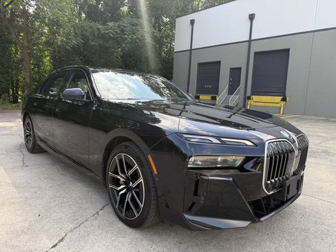 Used 2023 BMW 760i xDrive AWD/4WD image 1