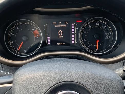 Used 2016 Jeep Cherokee Latitude FWD image 14
