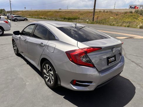 Used 2017 Honda Civic EX image 4