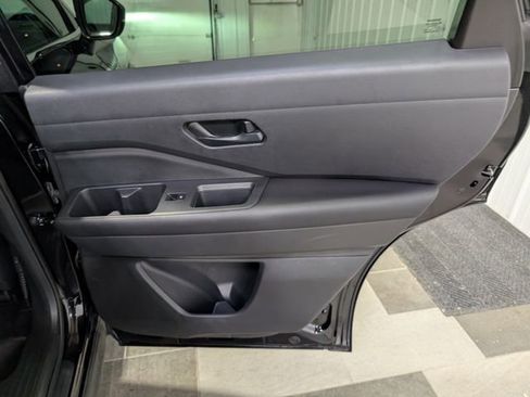 Used 2025 Nissan Pathfinder SV FWD image 25
