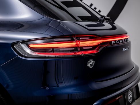 Used 2022 Porsche Macan S image 12