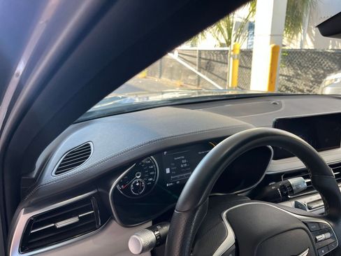 Used 2025 Genesis G70 2.5T image 34